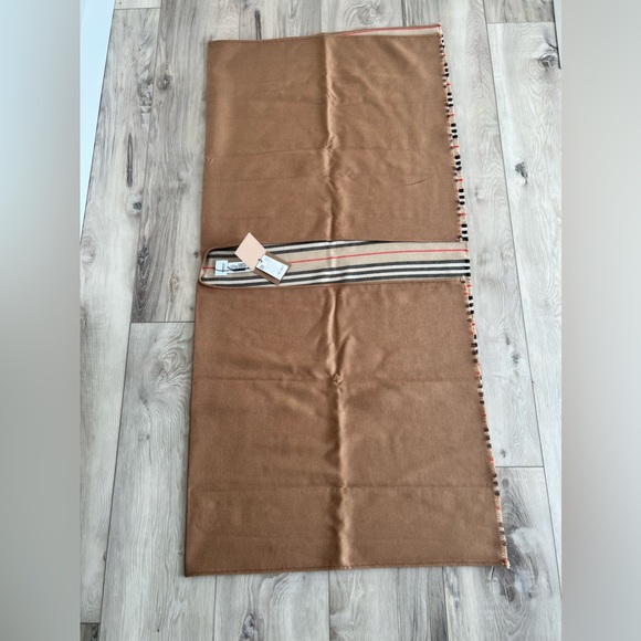 Burberry Icon Strips Wool Reversible Cape - Picture 9 of 12